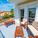 Large With Private Heated Outdoor Pool *