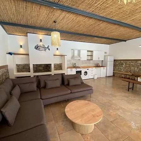 Large With Private Heated Outdoor Pool Vilă