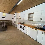Large With Private Heated Outdoor Pool Φετιγιέ