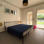 Large With Private Heated Outdoor Pool Vilă *