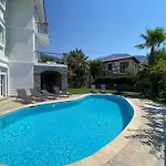 Βίλα Large With Private Heated Outdoor Pool Φετιγιέ