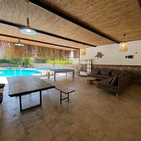 Large With Private Heated Outdoor Pool Vilă *