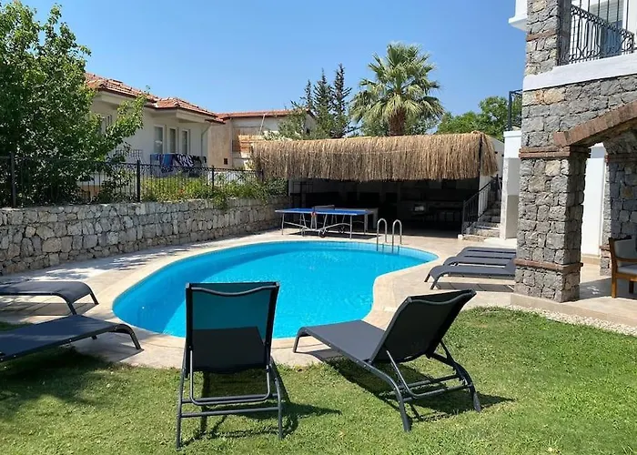 Large With Private Heated Outdoor Pool 빌라 페티예