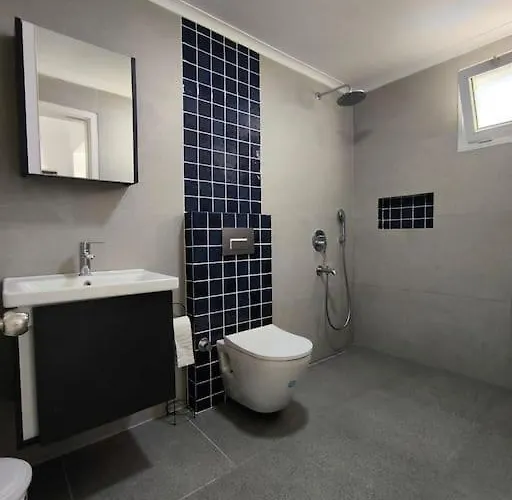 Large With Private Heated Outdoor Pool 페티예