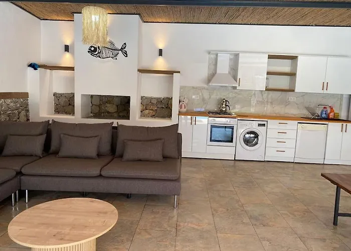 Large With Private Heated Outdoor Pool * 페티예