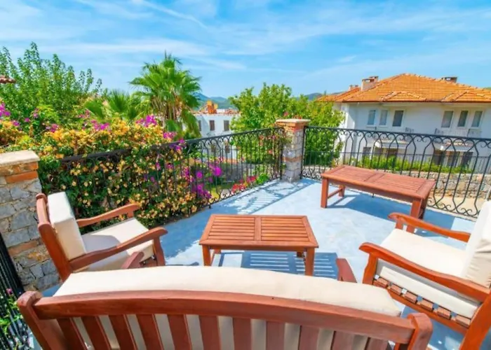 Large With Private Heated Outdoor Pool * 페티예