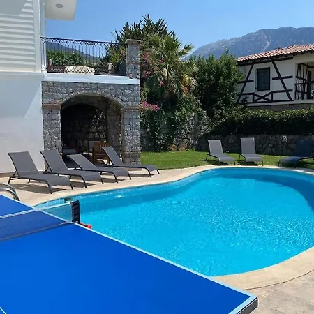 Вилла Large With Private Heated Outdoor Pool