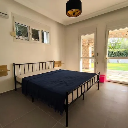 Large With Private Heated Outdoor Pool Вилла *