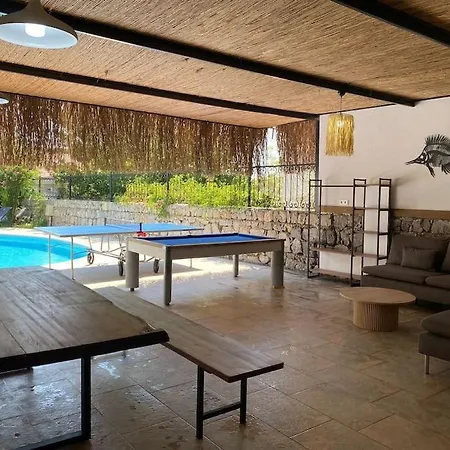 Вилла Large With Private Heated Outdoor Pool