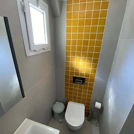Large With Private Heated Outdoor Pool Вилла