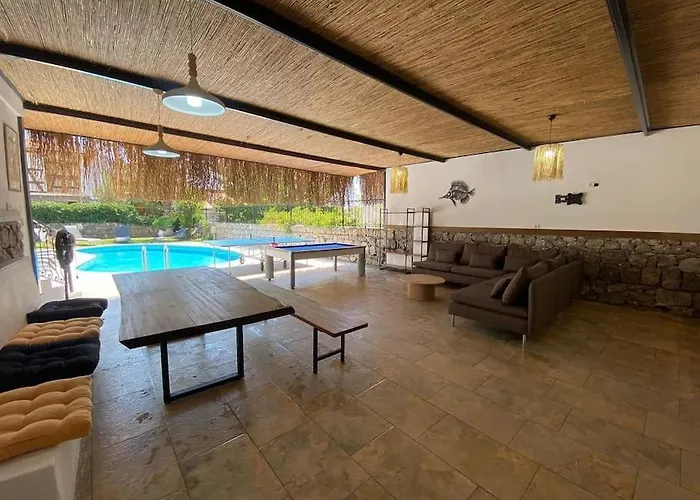 Large With Private Heated Outdoor Pool Villa *