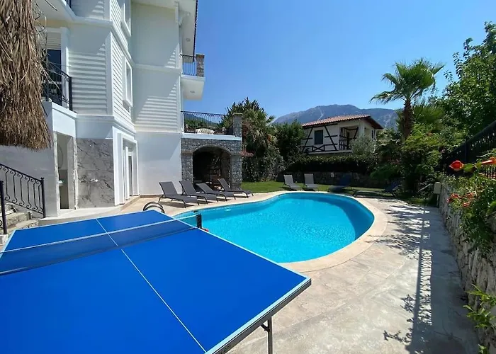 Large With Private Heated Outdoor Pool Villa *