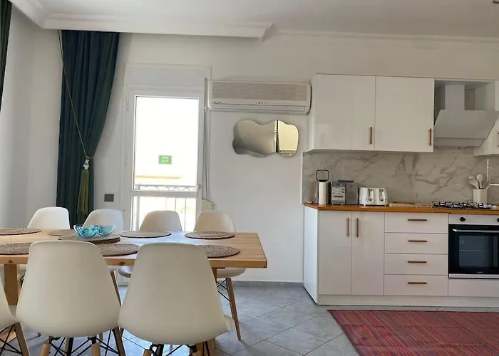 Large With Private Heated Outdoor Pool Villa *